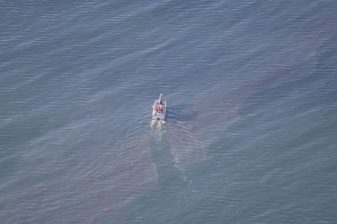 One of the Swedish Coast Guard's units  taking care of the spill. Photo: The Swedish Coast Guard.